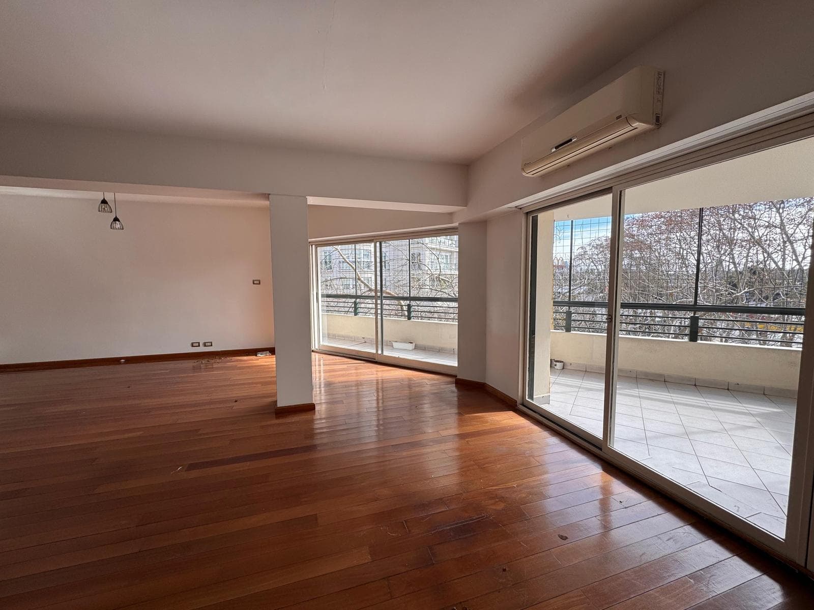 4-room apartment for rent in Nuñez, at the corner of Libertador and Guayra; 2 parking spaces; amenities; guest quarters