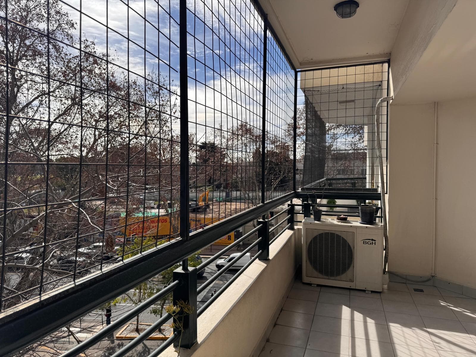 4-room apartment for rent in Nuñez, at the corner of Libertador and Guayra; 2 parking spaces; amenities; guest quarters