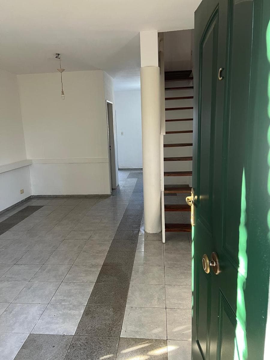 3-bedroom duplex with 2 parking spaces for sale in Adrogué.