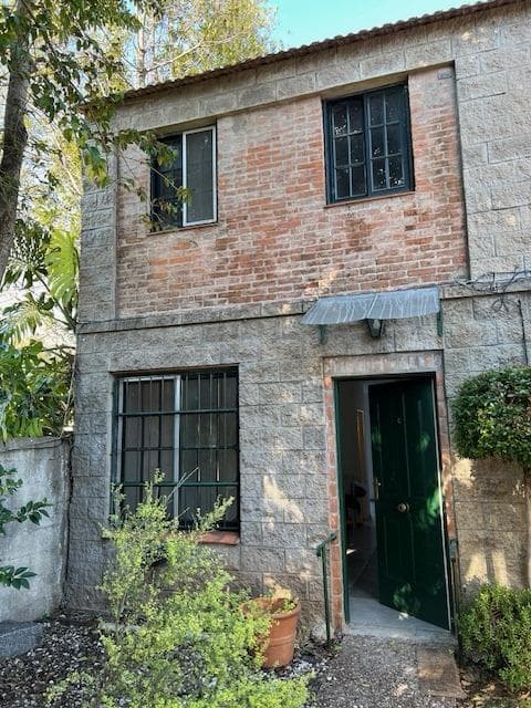 3-bedroom duplex with 2 parking spaces for sale in Adrogué.