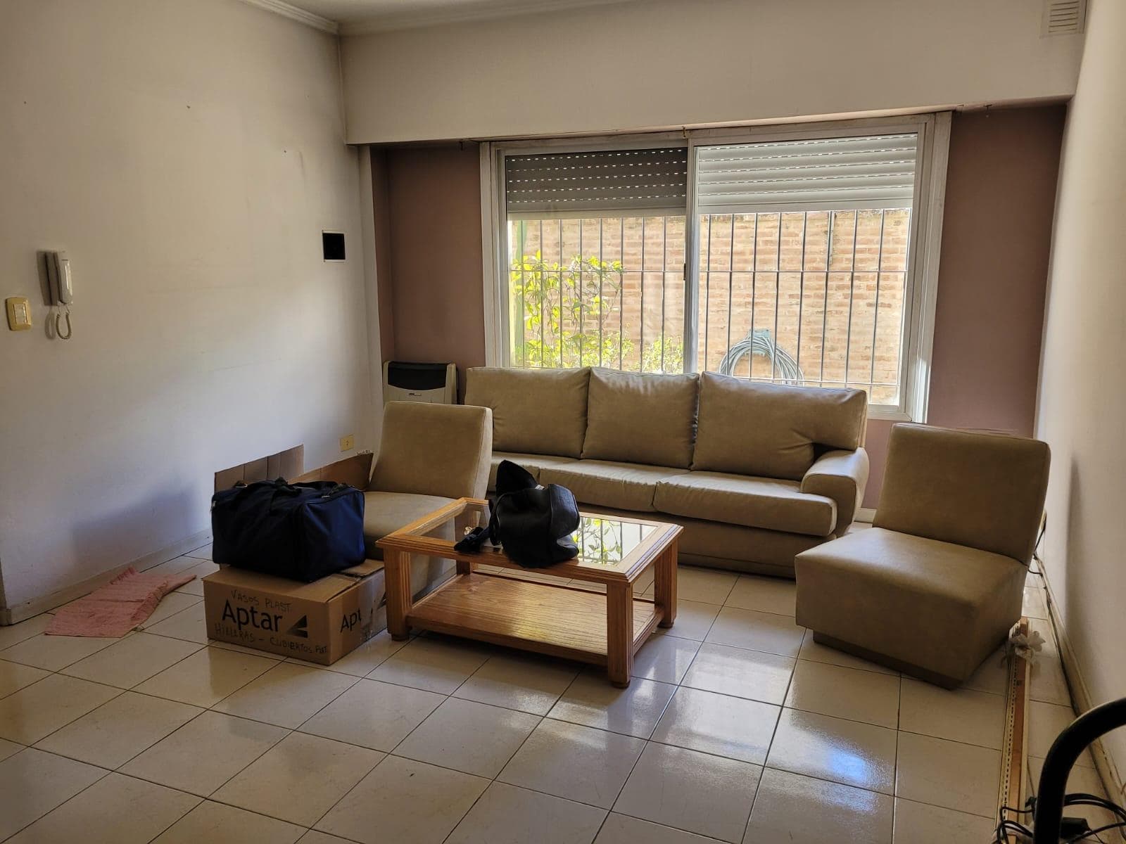 Ground-floor apartment for rent with a garage and storage room. Excellent location.