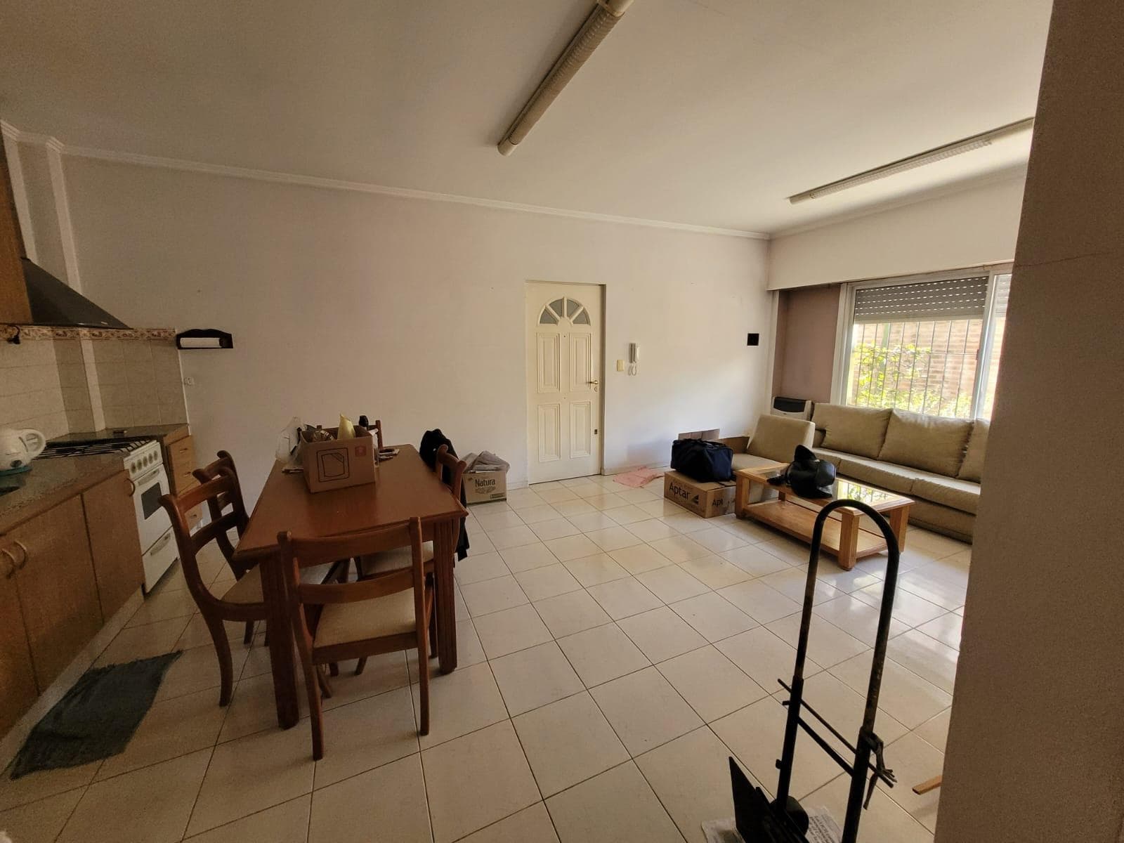 Ground-floor apartment for rent with a garage and storage room. Excellent location.