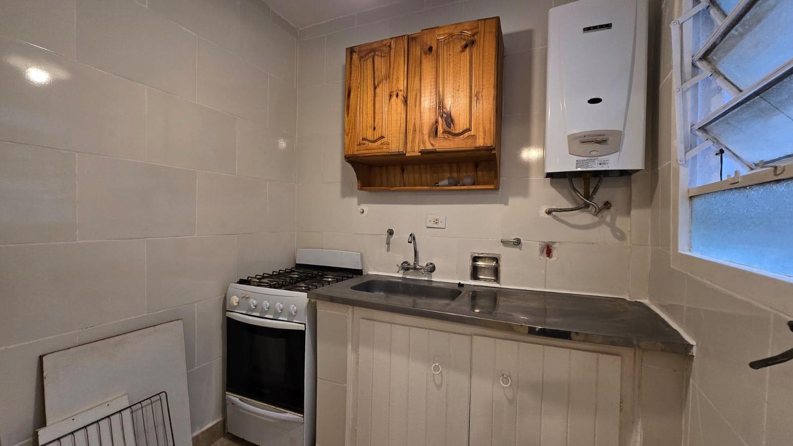 Two-room apartment, 2nd floor (accessible by stairs). Side-facing. Villa Urquiza