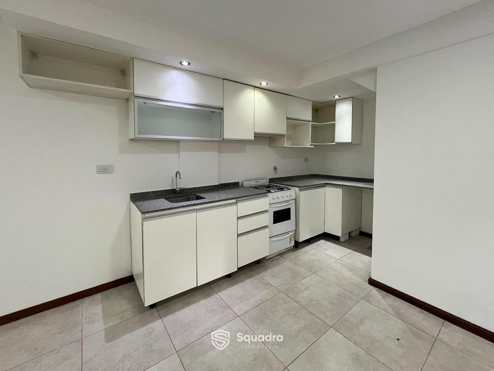 FOR SALE - Two-bedroom townhouse with a patio - Luis Agote neighborhood, Rosario.