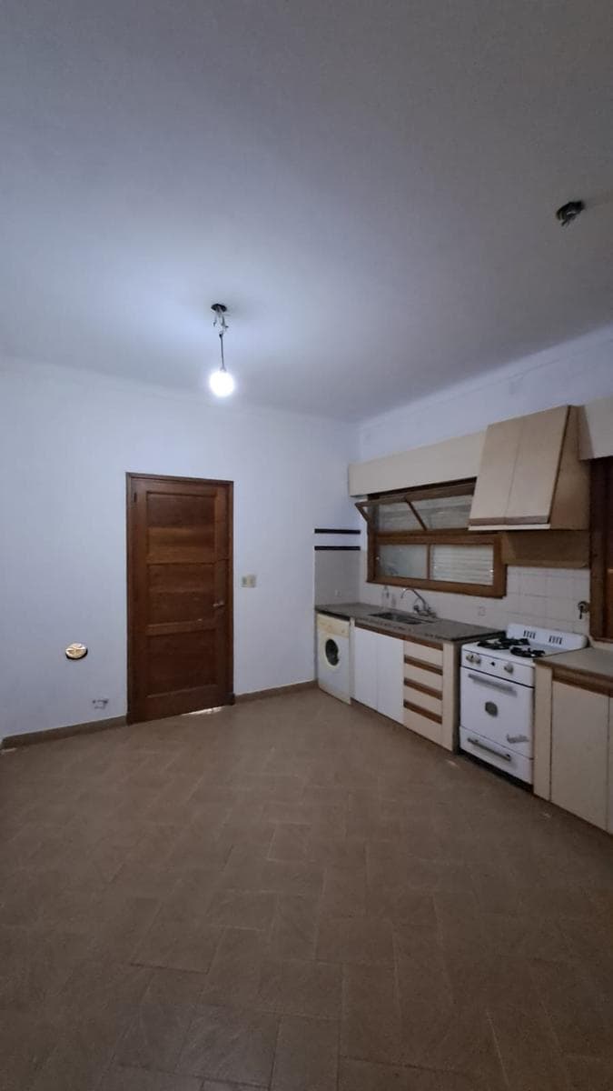 Excellent detached house for sale, on a 400 m2 lot.—Centrally located.—