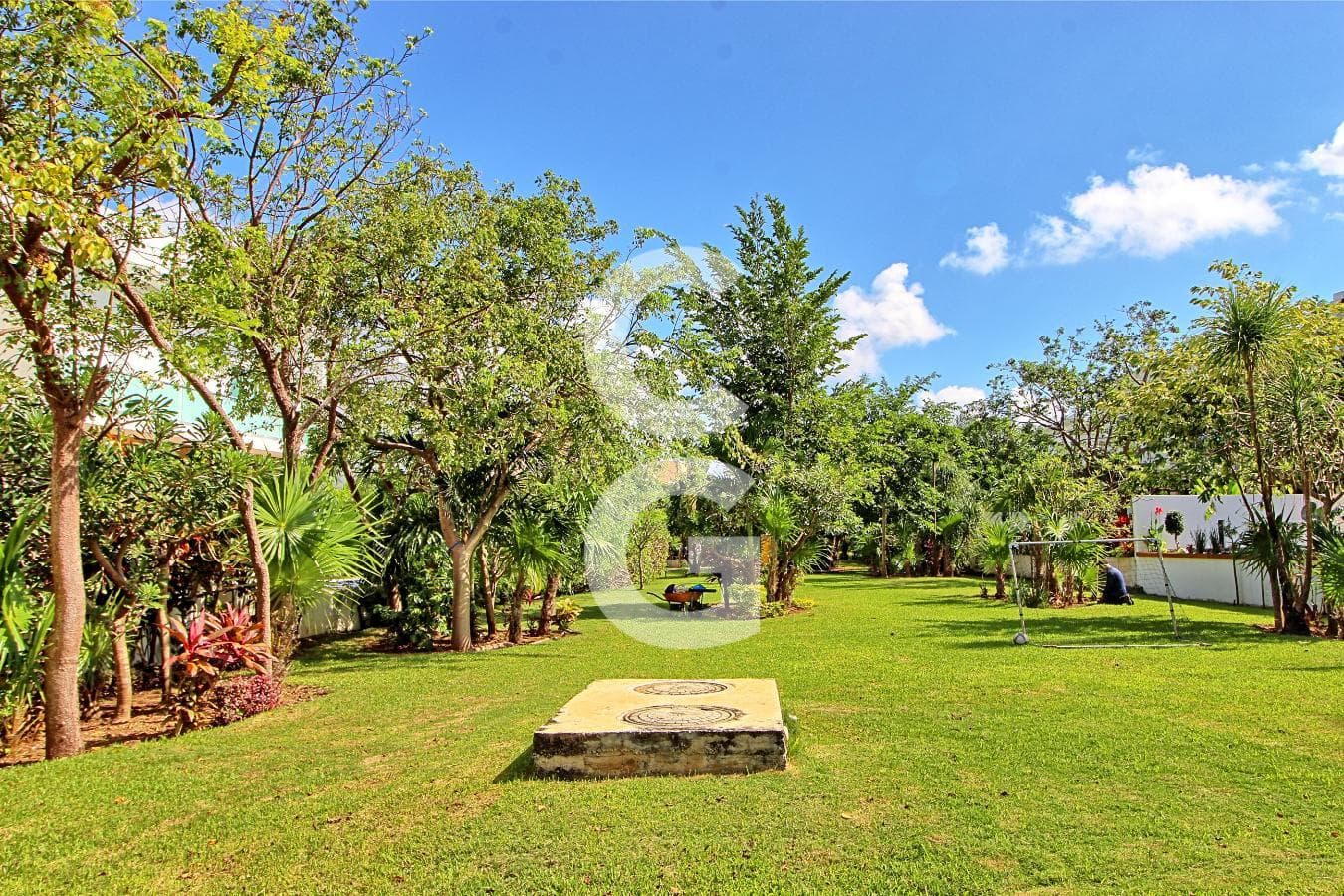 House for Sale in Cancún in the Lagos del Sol Residential Complex with a Spacious Terrace and Pool