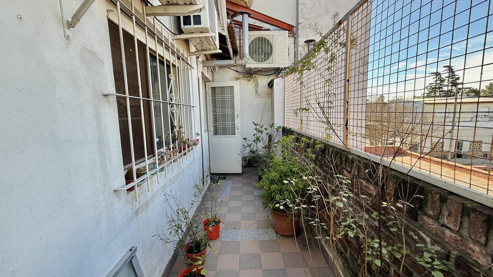 4-room townhouse for sale with balconies, terrace, and grill in Ciudadela