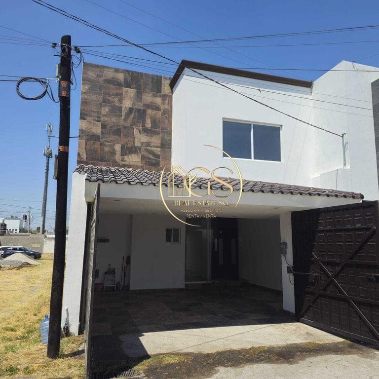 HOUSE FOR SALE IN LOS TULES, CELAYA