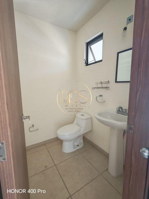 HOUSE FOR SALE IN THE CELAYA RESIDENTIAL AREA