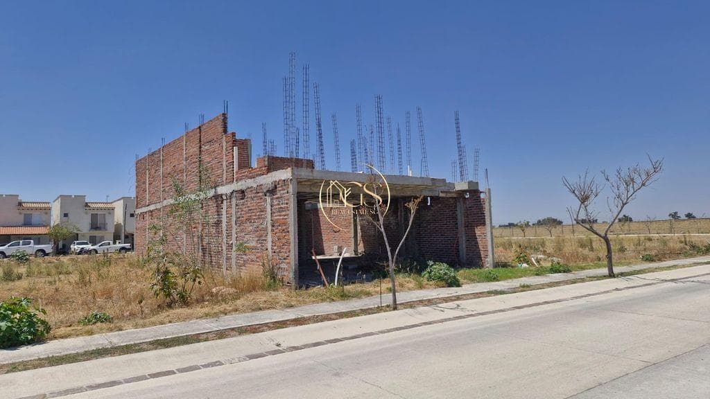 LAND FOR SALE WITH BUILDING AND DEVELOPMENT PROJECT IN MAYORAZGO RESIDENCIAL CELAYA