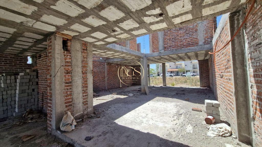LAND FOR SALE WITH BUILDING AND DEVELOPMENT PROJECT IN MAYORAZGO RESIDENCIAL CELAYA