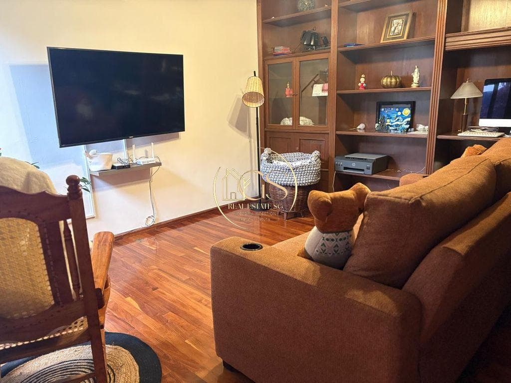 LARGE HOUSE WITH POOL FOR SALE IN ARBOLEDAS, 1ST SECTION, CELAYA