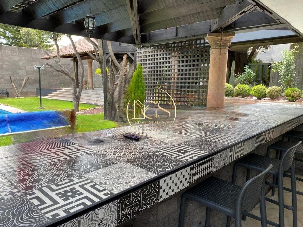 LARGE HOUSE WITH POOL FOR SALE IN ARBOLEDAS, 1ST SECTION, CELAYA
