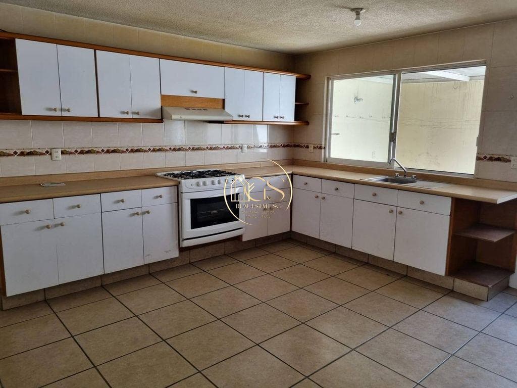 HOUSE FOR SALE IN LA FAVORITA, CELAYA