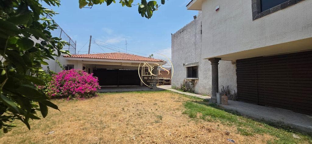 LUXURY HOME FOR SALE IN ARBOLEDAS, 1ST SECTION, CELAYA
