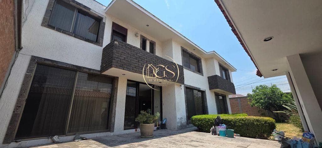 LUXURY HOME FOR SALE IN ARBOLEDAS, 1ST SECTION, CELAYA