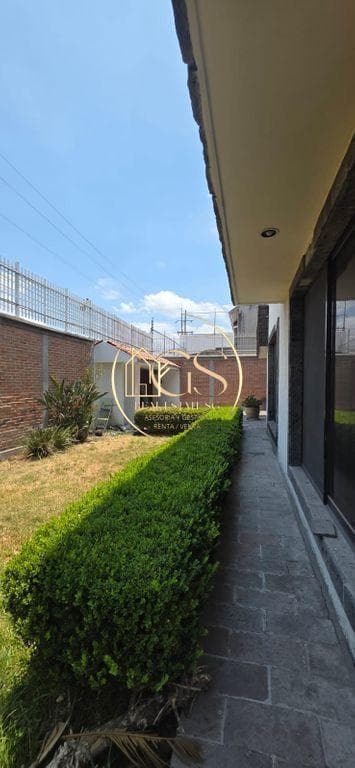 LUXURY HOME FOR SALE IN ARBOLEDAS, 1ST SECTION, CELAYA