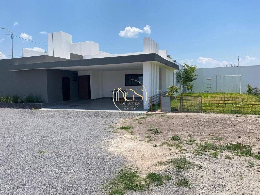 COUNTRY PROPERTY FOR SALE IN THE FIRST SUBDIVISION OF CRESPO CELAYA