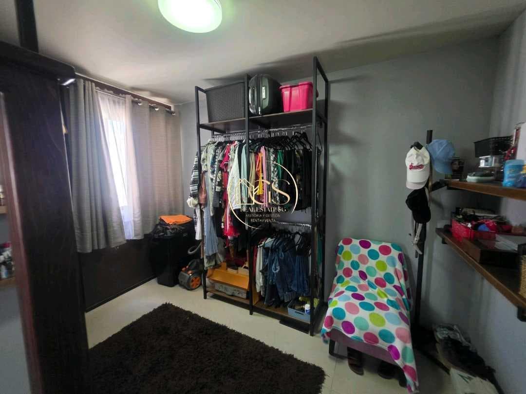 HOUSE FOR SALE ON SENDA REAL, CELAYA