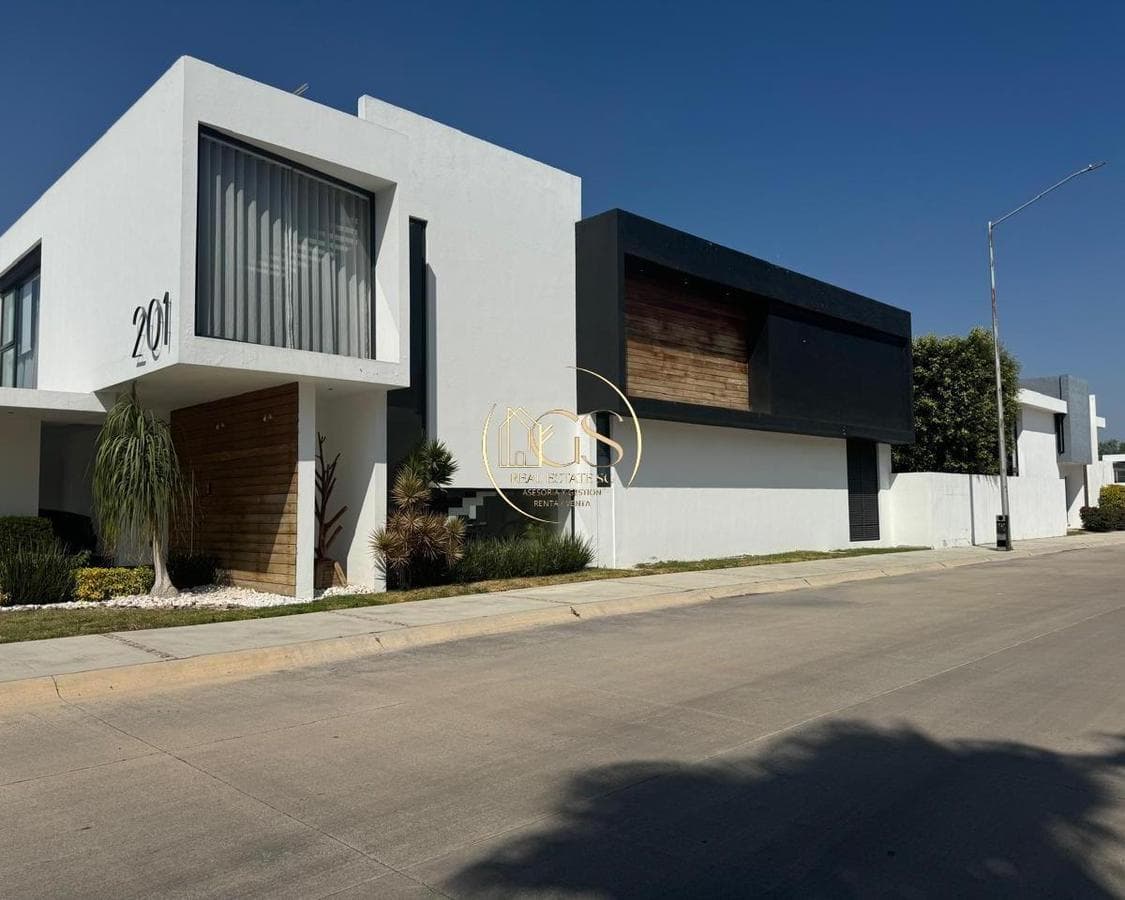 HOUSE FOR SALE IN SAN LORENZO, CELAYA RESIDENTIAL AREA