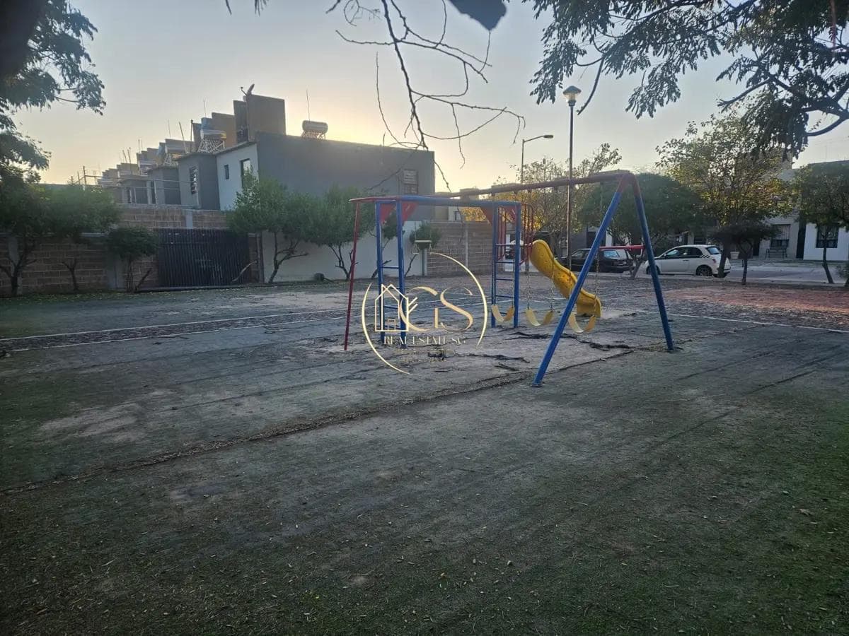 HOUSE FOR SALE IN PUERTA PONIENTE, CELAYA