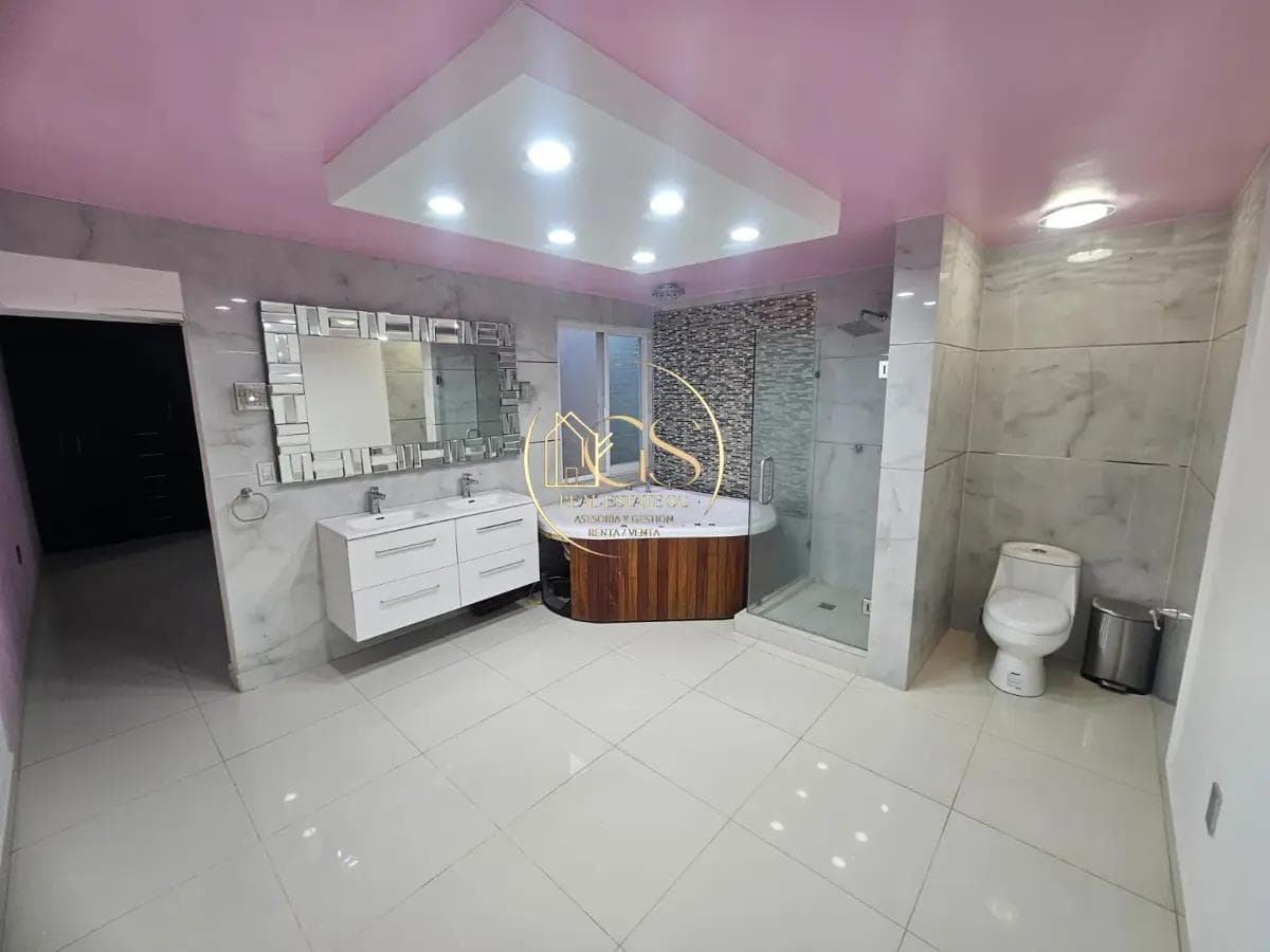 HOUSE FOR SALE IN PUERTA PONIENTE, CELAYA