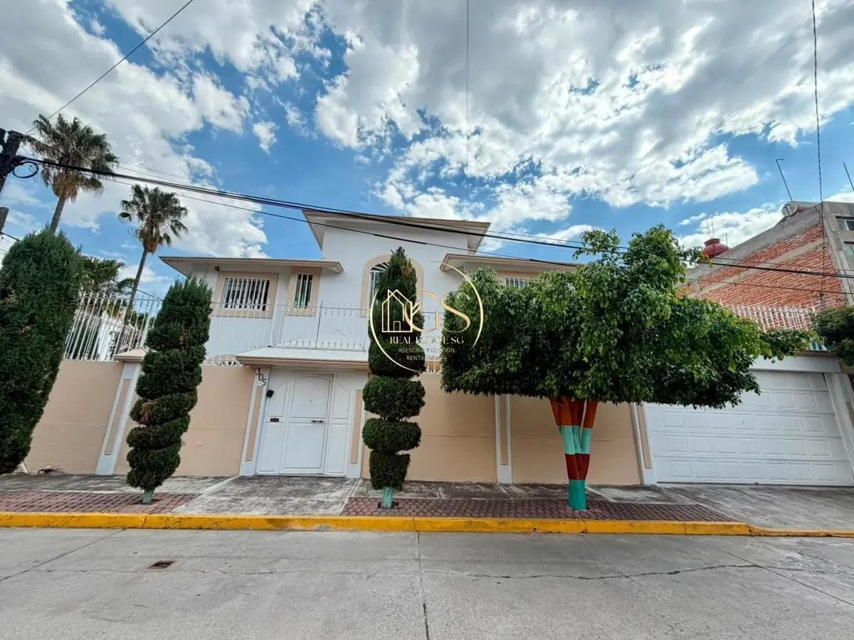 HOUSE FOR SALE IN ARBOLEDAS, CELAYA