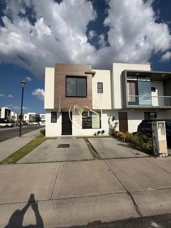 HOUSE FOR RENT IN ALTEZA RESIDENCIAL CELAYA