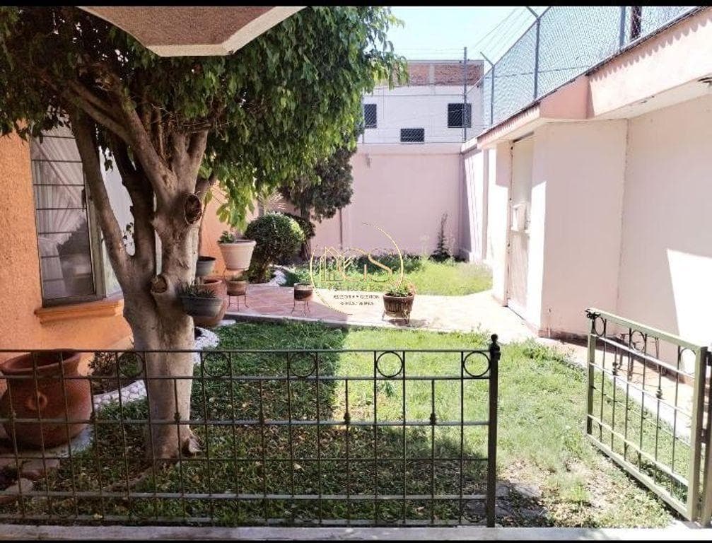 HOUSE FOR SALE IN ARBOLEDAS, 2ND SECTION, CELAYA