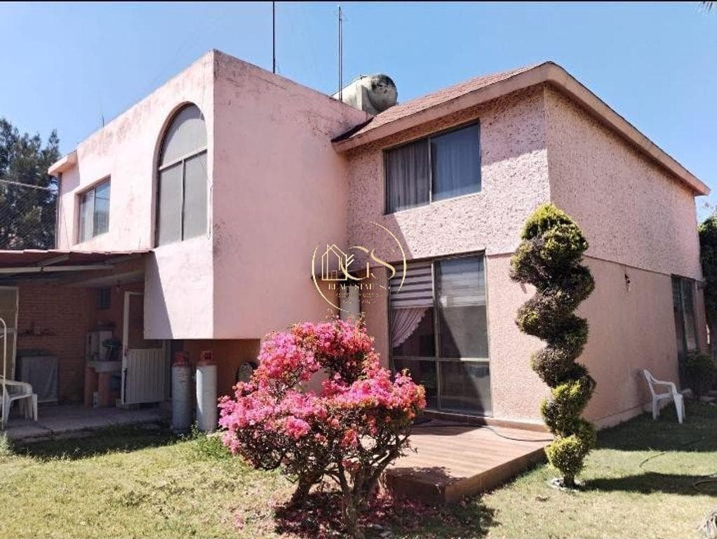 HOUSE FOR SALE IN ARBOLEDAS, 2ND SECTION, CELAYA