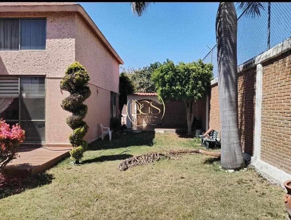 HOUSE FOR SALE IN ARBOLEDAS, 2ND SECTION, CELAYA
