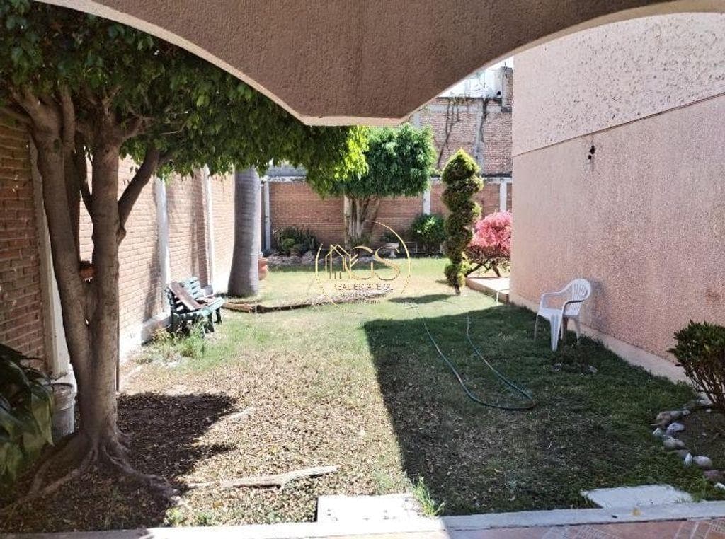 HOUSE FOR SALE IN ARBOLEDAS, 2ND SECTION, CELAYA