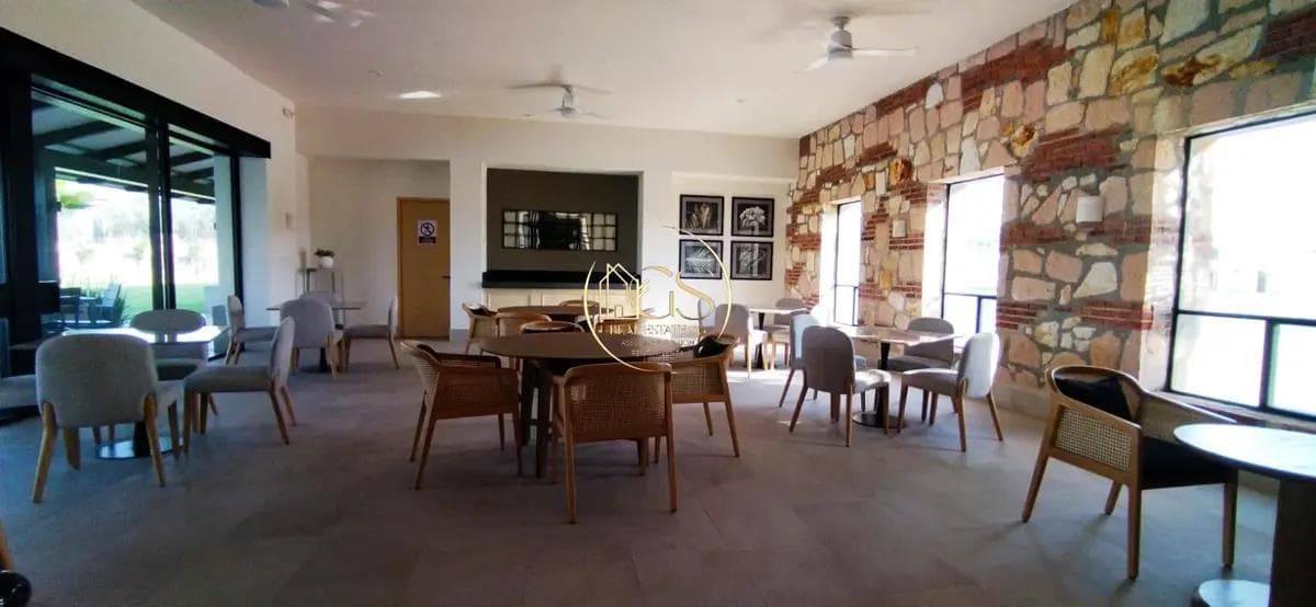 HOUSE FOR SALE IN CASTELA, CELAYA RESIDENTIAL AREA