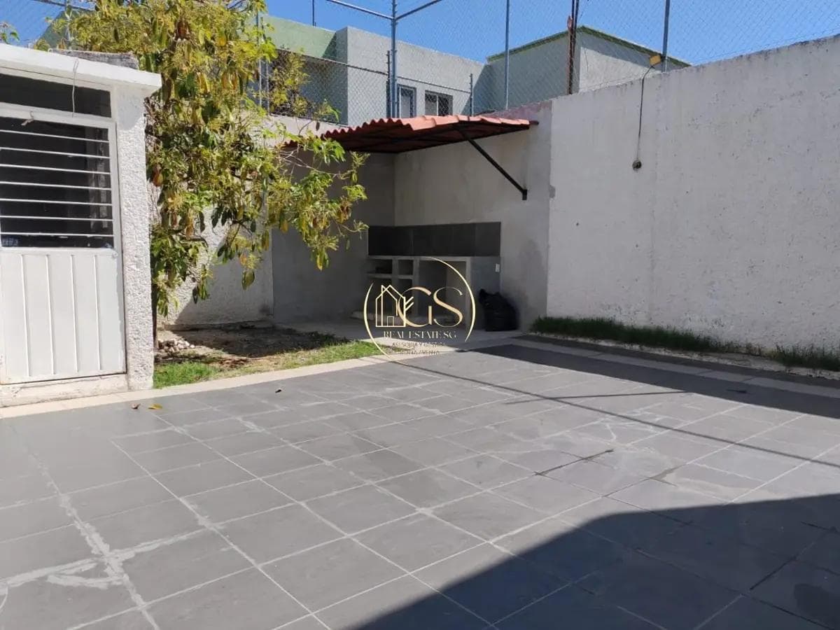 HOUSE FOR SALE IN JARDINES CELAYA