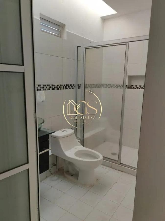 HOUSE FOR SALE IN JARDINES CELAYA