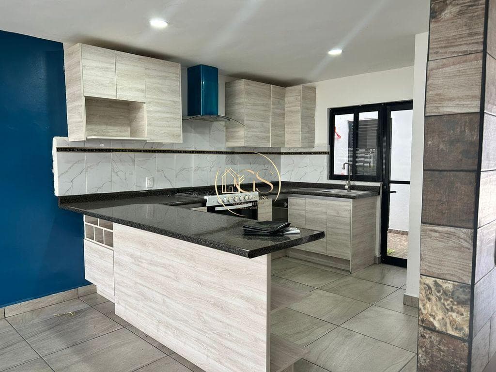 HOUSE FOR SALE IN PRIVADA DEL REAL CELAYA