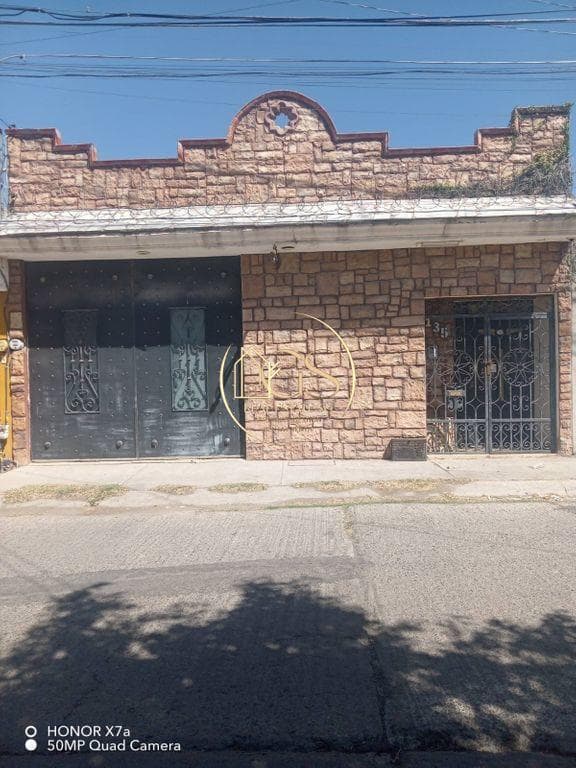 SINGLE-STORY HOUSE FOR SALE IN LOS ALAMOS, CELAYA