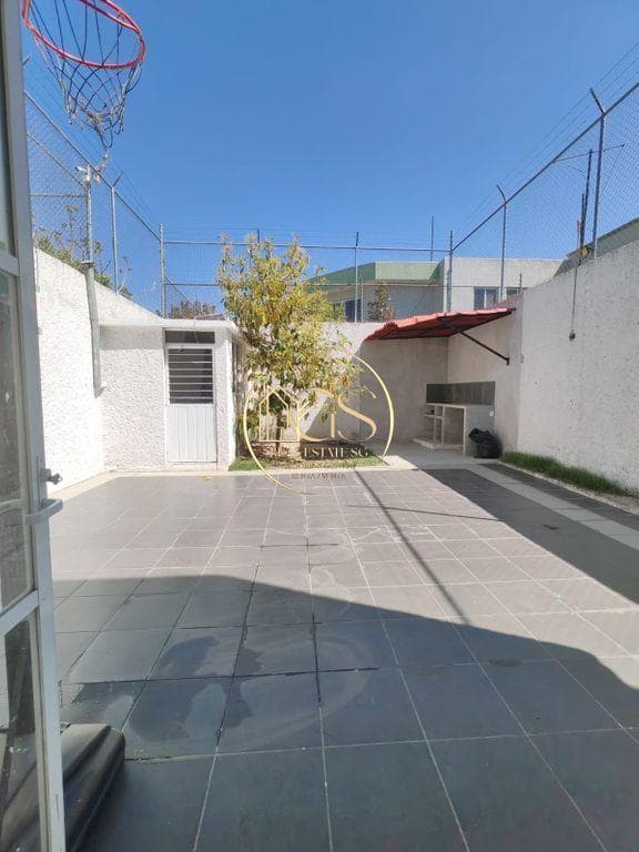 HOUSE FOR SALE IN JARDINES DE CELAYA