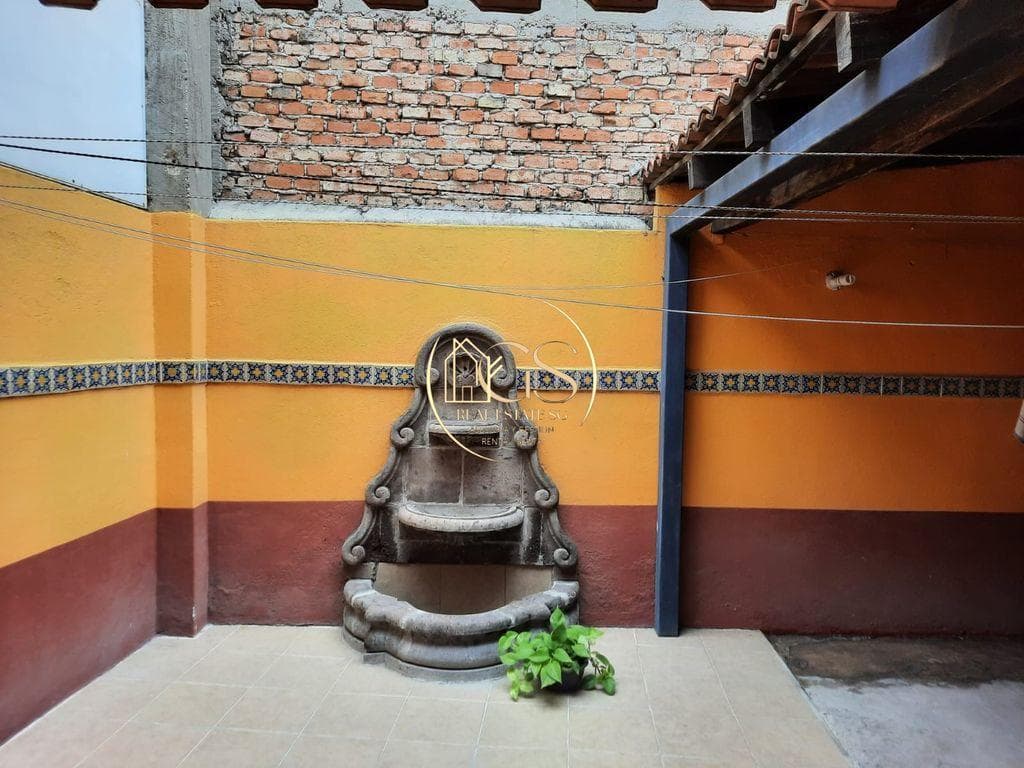 HOUSE FOR SALE IN THE CELAYA RESIDENTIAL VALLEY