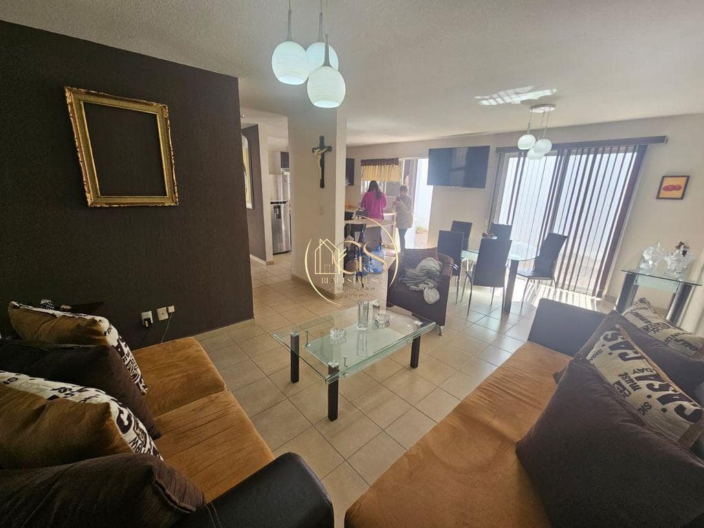 HOUSE FOR SALE IN PUERTAS DE SANTA MARIA CELAYA