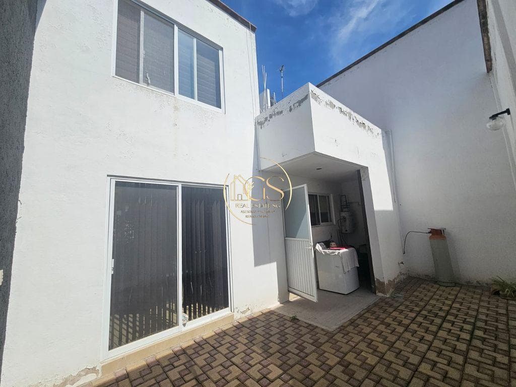 HOUSE FOR SALE IN PUERTAS DE SANTA MARIA CELAYA