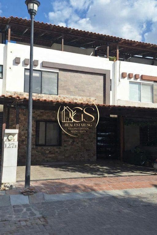 HOUSE FOR SALE IN MADERAS, CELAYA RESIDENTIAL AREA