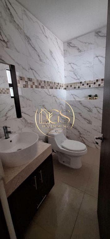 HOUSE FOR SALE IN MADERAS, CELAYA RESIDENTIAL AREA