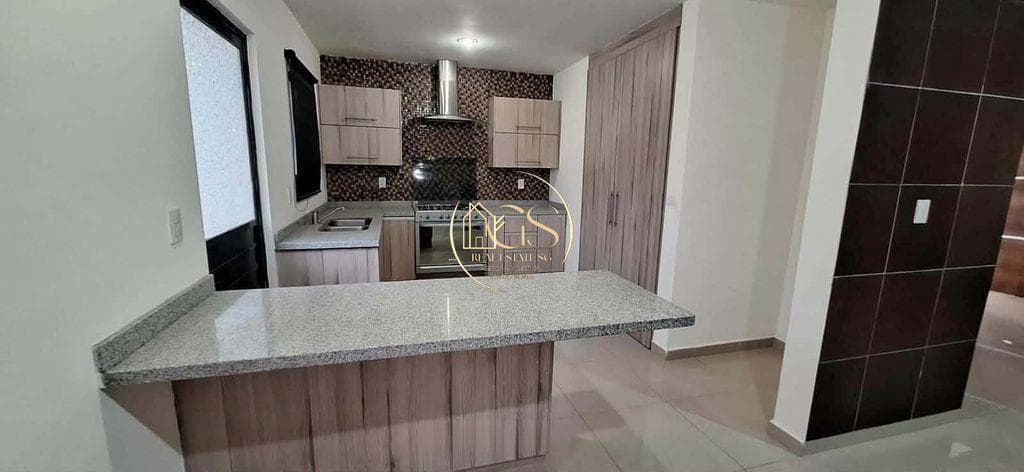 HOUSE FOR SALE IN MADERAS, CELAYA RESIDENTIAL AREA