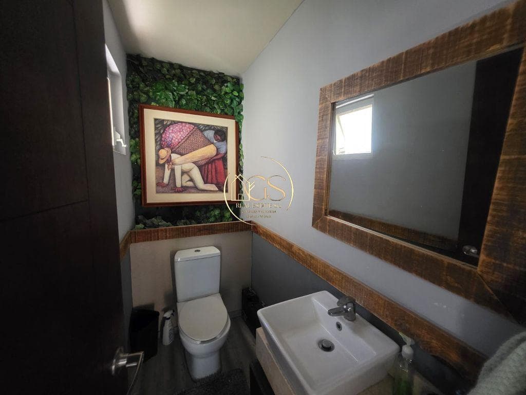 HOUSE FOR SALE ON SENDA REAL, CELAYA