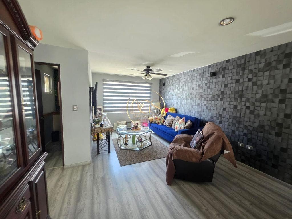 HOUSE FOR SALE ON SENDA REAL, CELAYA