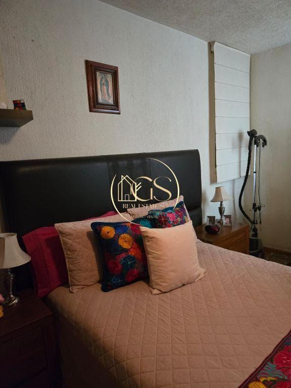 HOUSE FOR SALE ON TWO LOTS IN LA FAVORITA, CELAYA RESIDENTIAL AREA