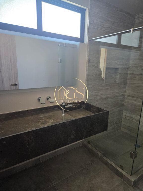HOUSE FOR SALE ON TWO LOTS IN LA FAVORITA, CELAYA RESIDENTIAL AREA