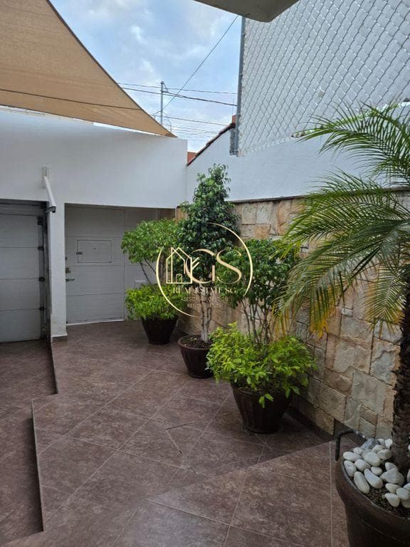 HOUSE FOR SALE ON TWO LOTS IN LA FAVORITA, CELAYA RESIDENTIAL AREA