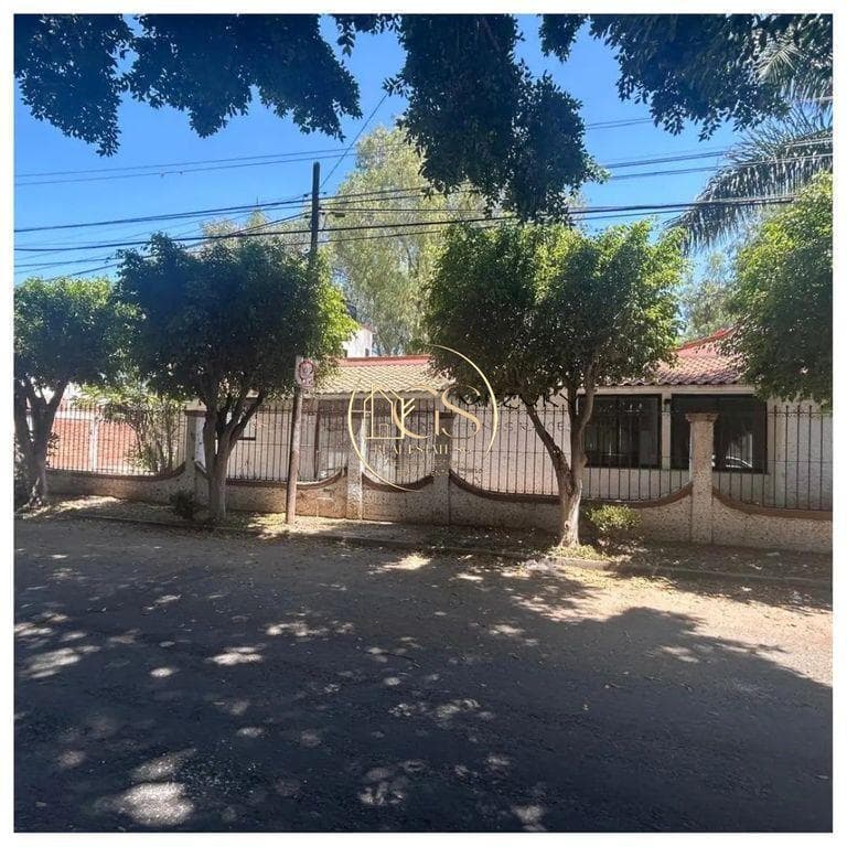 HOUSE FOR SALE IN PRADERAS DE LA HACIENDA, CELAYA